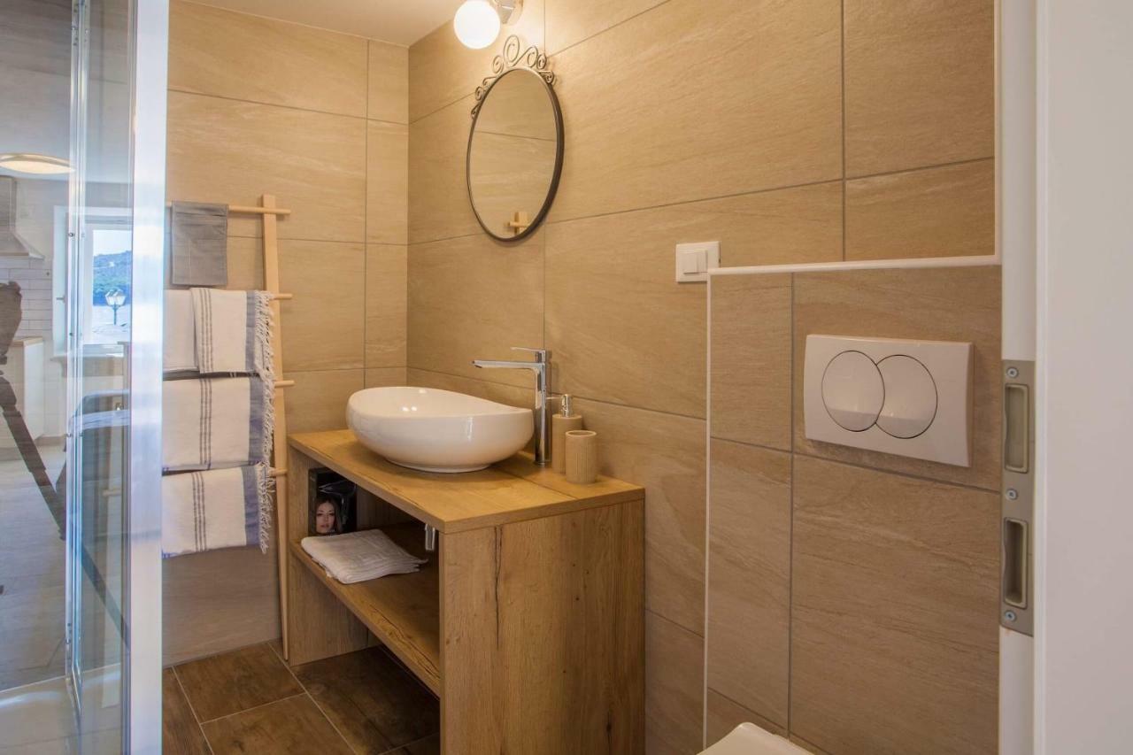 Apartmani Kraj Mora Cres Exterior foto
