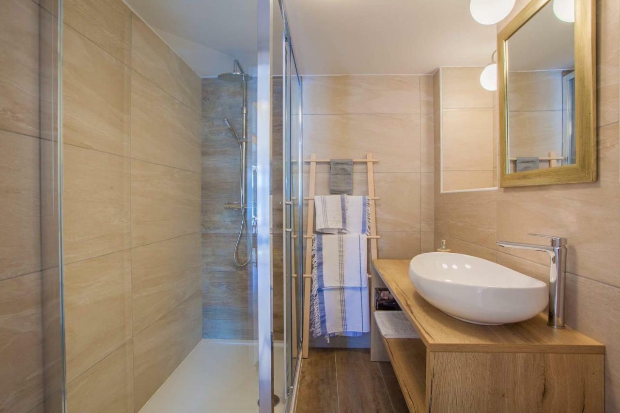Apartmani Kraj Mora Cres Exterior foto