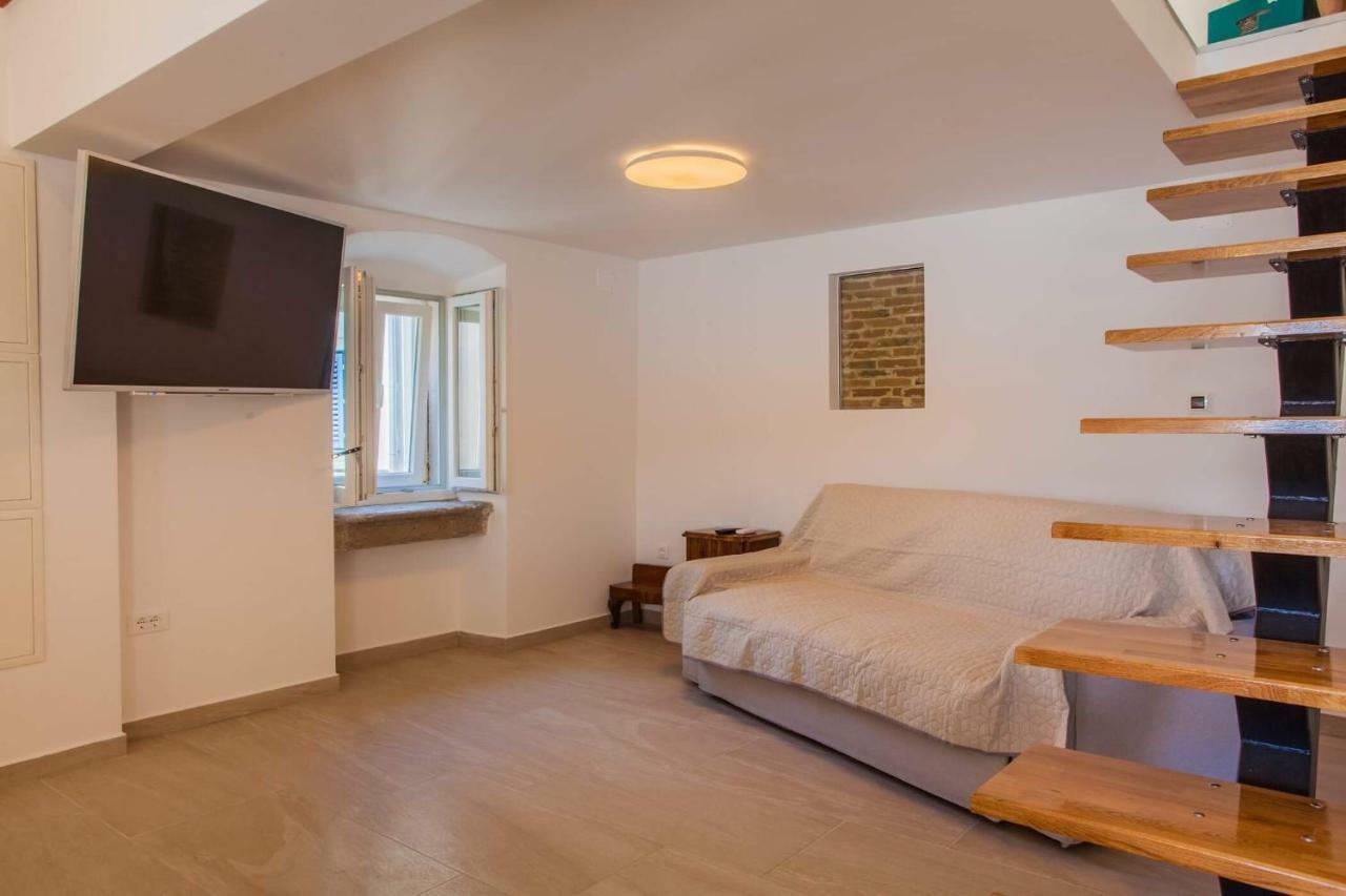 Apartmani Kraj Mora Cres Exterior foto
